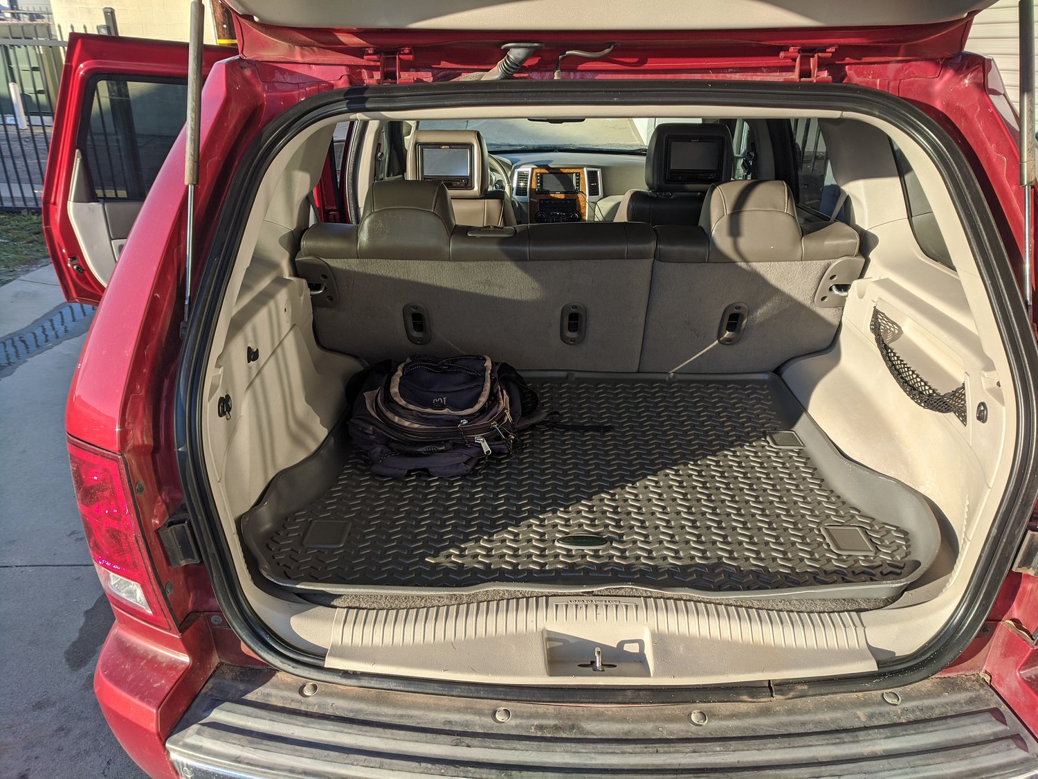 Quadratec Ultimate All Weather Rear Cargo Liner for 0510 Jeep Grand